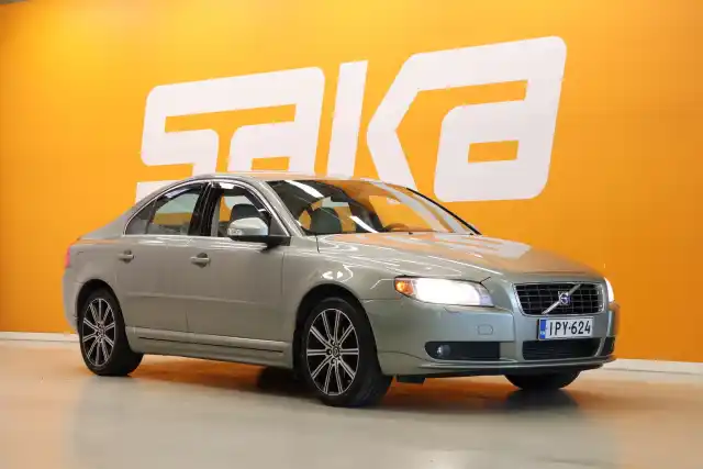 Vihreä Sedan, Volvo S80 – IPY-624