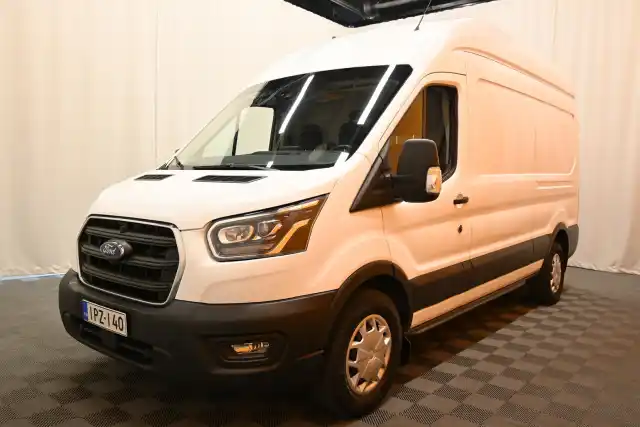 Valkoinen Pakettiauto, Ford Transit – IPZ-140