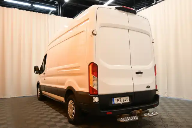 Valkoinen Pakettiauto, Ford Transit – IPZ-140