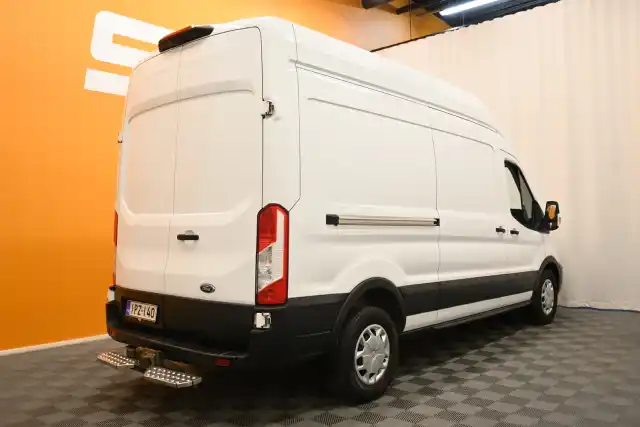 Valkoinen Pakettiauto, Ford Transit – IPZ-140