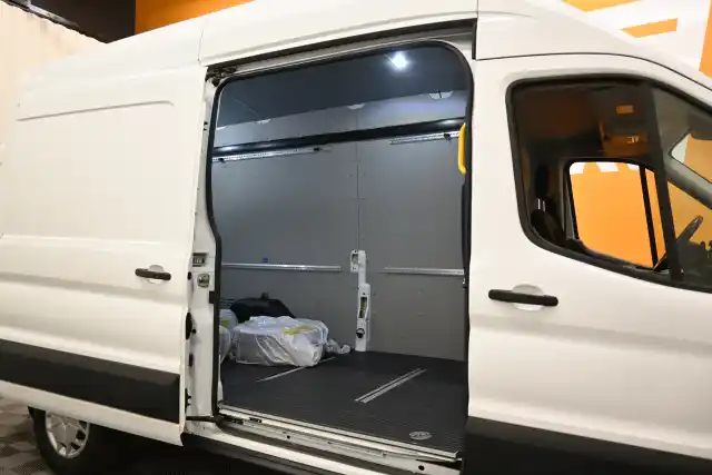 Valkoinen Pakettiauto, Ford Transit – IPZ-140