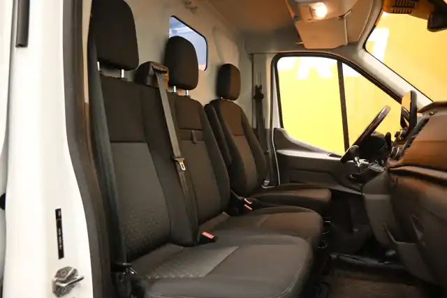 Valkoinen Pakettiauto, Ford Transit – IPZ-140