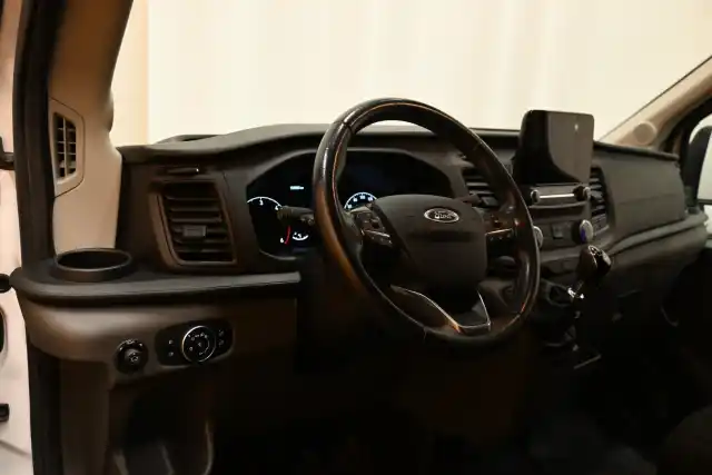 Valkoinen Pakettiauto, Ford Transit – IPZ-140