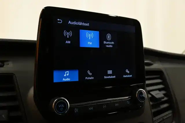Valkoinen Pakettiauto, Ford Transit – IPZ-140