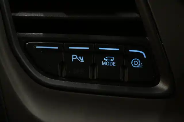 Valkoinen Pakettiauto, Ford Transit – IPZ-140
