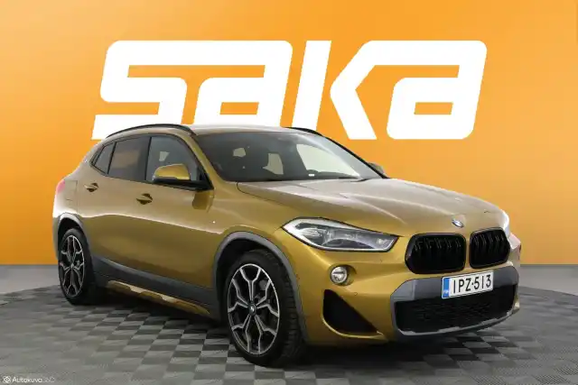 Keltainen Maastoauto, BMW X2 – IPZ-513
