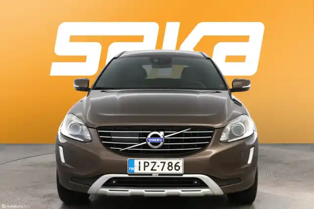 Ruskea Maastoauto, Volvo XC60 – IPZ-786