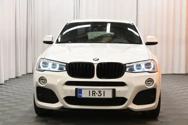 Valkoinen Maastoauto, BMW X4 – IR-31