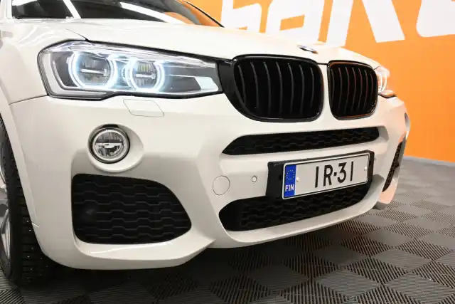 Valkoinen Maastoauto, BMW X4 – IR-31