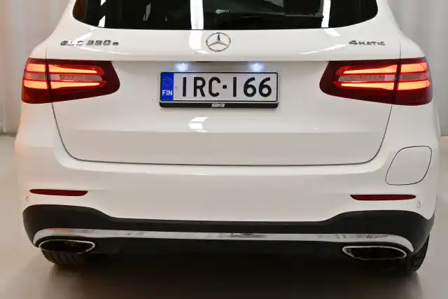 Valkoinen Maastoauto, Mercedes-Benz GLC – IRC-166