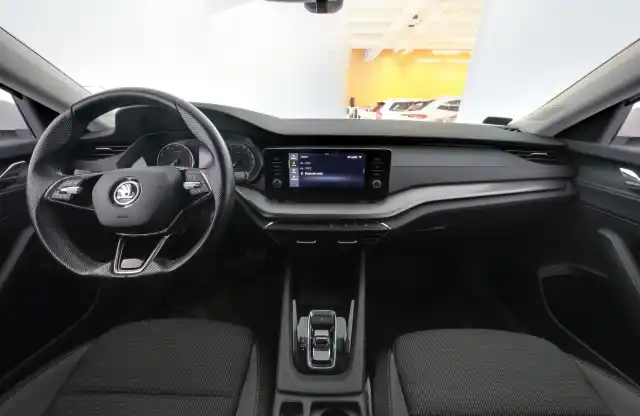 Valkoinen Farmari, Skoda Octavia – IRC-334