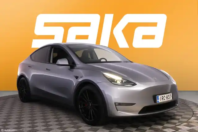 Harmaa Maastoauto, Tesla Model Y – IRC-837