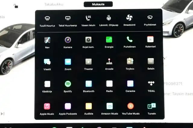 Harmaa Maastoauto, Tesla Model Y – IRC-837