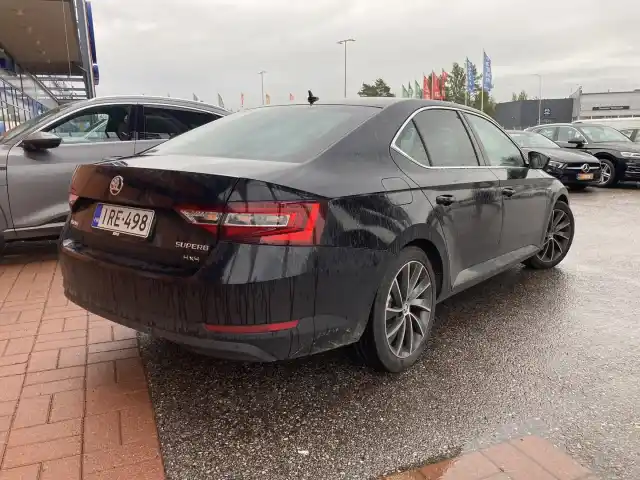 Musta Sedan, Skoda Superb – IRE-498