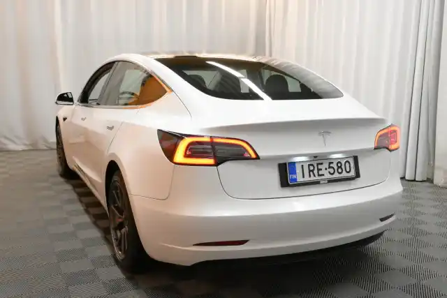 Valkoinen Sedan, Tesla Model 3 – IRE-580