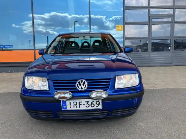 Sininen Sedan, Volkswagen Bora – IRF-369