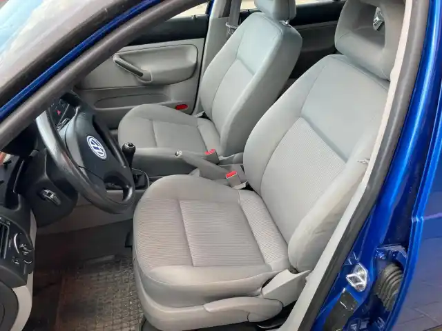 Sininen Sedan, Volkswagen Bora – IRF-369