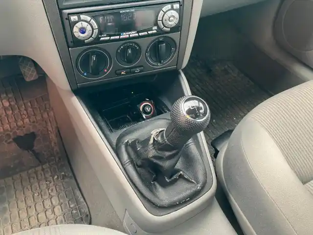 Sininen Sedan, Volkswagen Bora – IRF-369