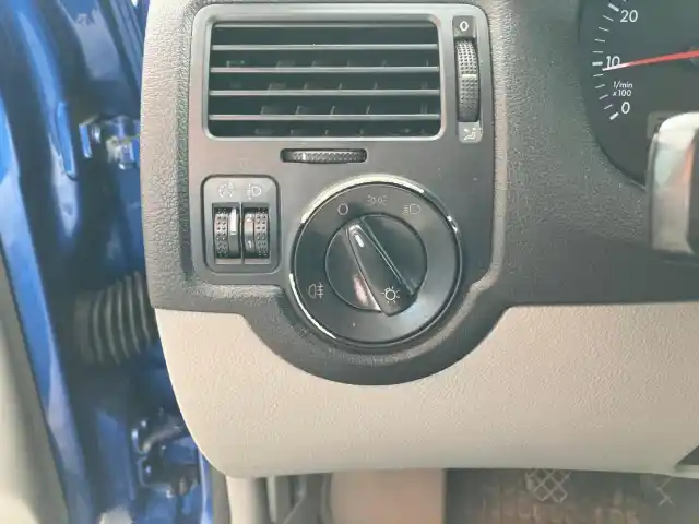 Sininen Sedan, Volkswagen Bora – IRF-369