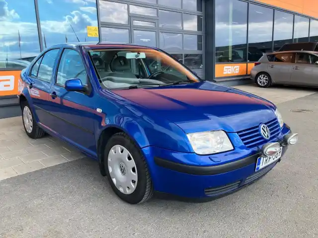 Sininen Sedan, Volkswagen Bora – IRF-369
