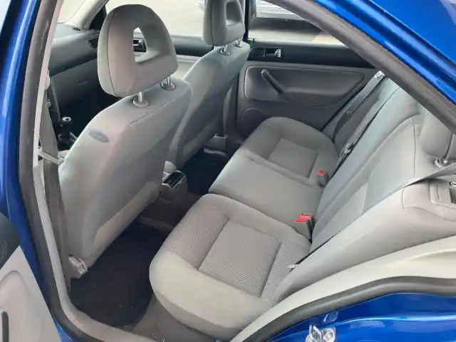 Sininen Sedan, Volkswagen Bora – IRF-369