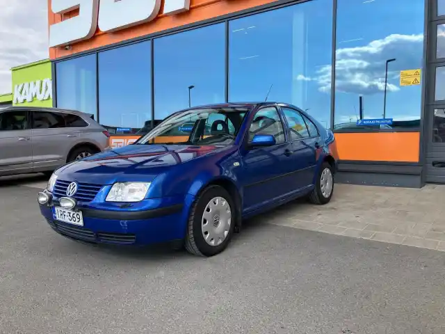 Sininen Sedan, Volkswagen Bora – IRF-369