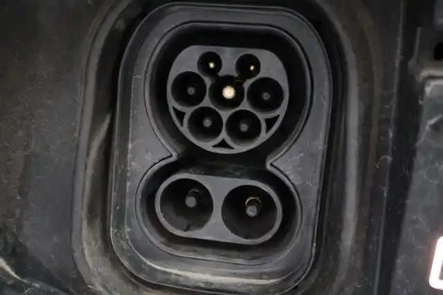 Musta Viistoperä, Citroen E-C4 – IRH-135