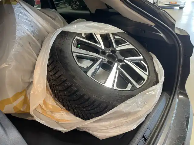 Musta Viistoperä, Citroen C4 – IRH-135