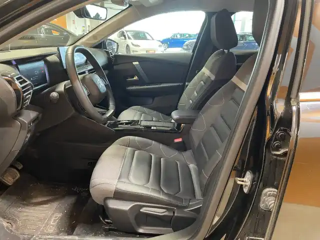 Musta Viistoperä, Citroen C4 – IRH-135