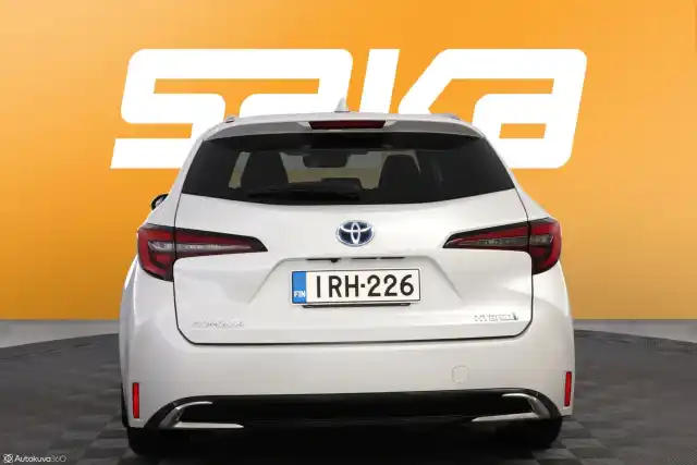 Valkoinen Farmari, Toyota Corolla – IRH-226