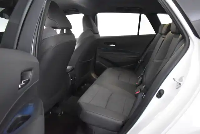 Valkoinen Farmari, Toyota Corolla – IRH-226