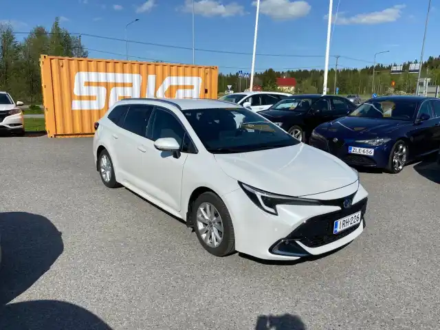 Valkoinen Farmari, Toyota Corolla – IRH-226
