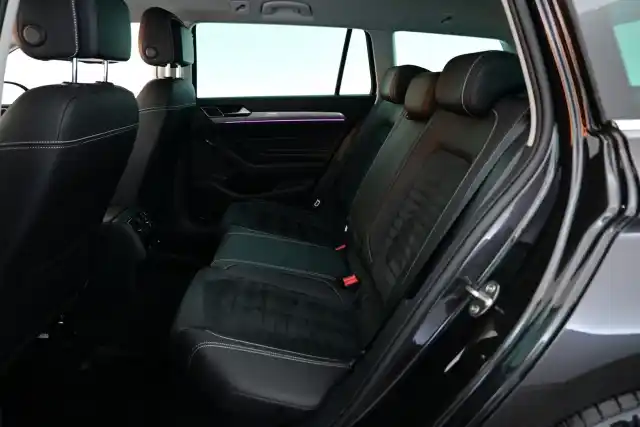 Musta Farmari, Volkswagen Passat – IRH-672
