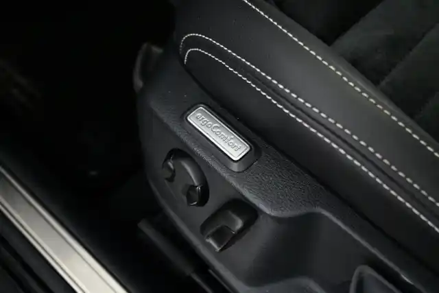 Musta Farmari, Volkswagen Passat – IRH-672