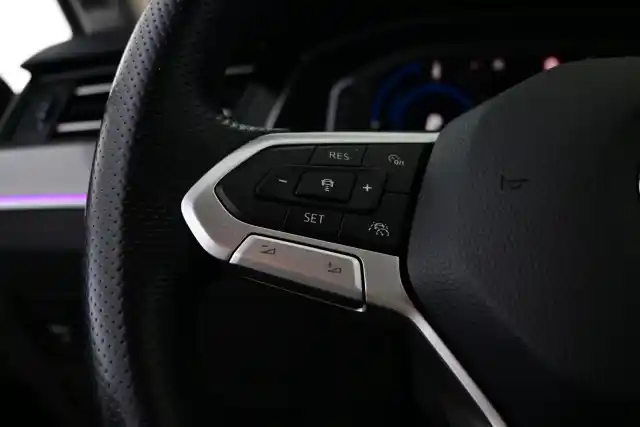 Musta Farmari, Volkswagen Passat – IRH-672