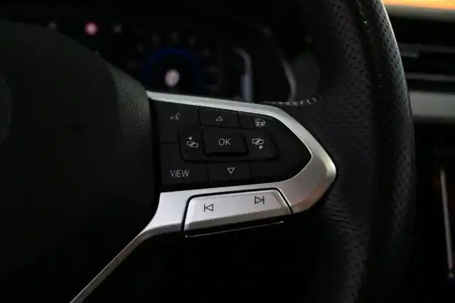 Musta Farmari, Volkswagen Passat – IRH-672