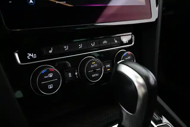 Musta Farmari, Volkswagen Passat – IRH-672