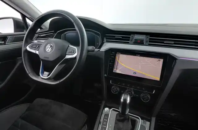 Musta Farmari, Volkswagen Passat – IRH-672