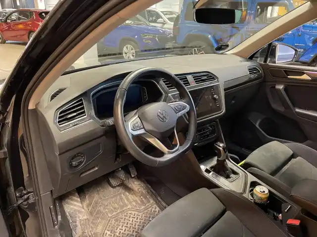 Musta Maastoauto, Volkswagen Tiguan – IRH-994