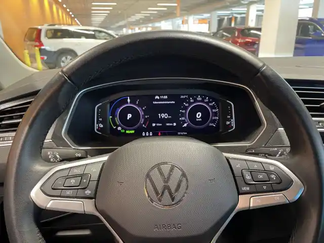 Musta Maastoauto, Volkswagen Tiguan – IRH-994