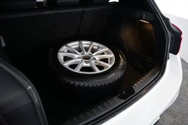 Valkoinen Viistoperä, BMW 118 – IRJ-120