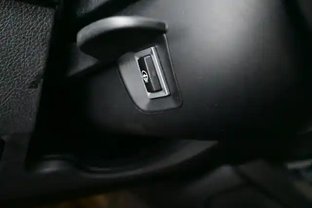 Valkoinen Viistoperä, BMW 118 – IRJ-120