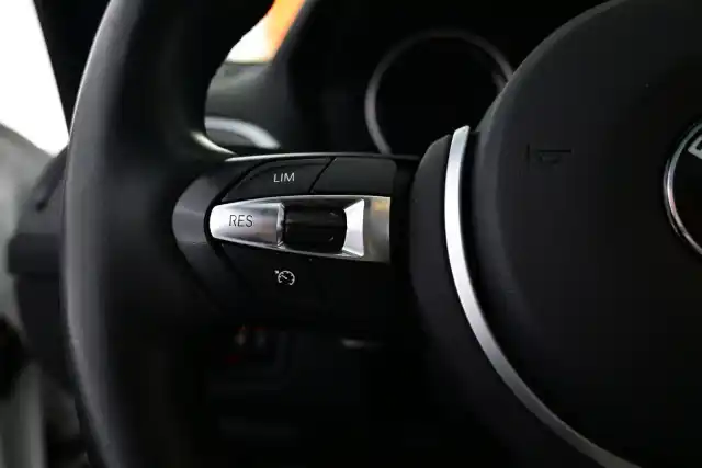 Valkoinen Viistoperä, BMW 118 – IRJ-120