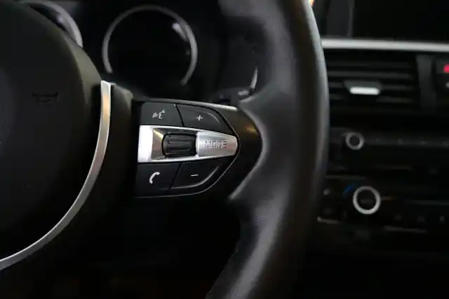 Valkoinen Viistoperä, BMW 118 – IRJ-120