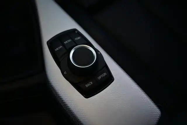 Valkoinen Viistoperä, BMW 118 – IRJ-120