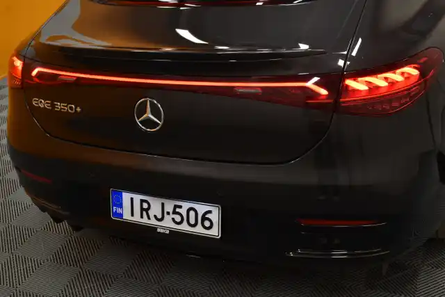 Harmaa Sedan, Mercedes-Benz EQE – IRJ-506