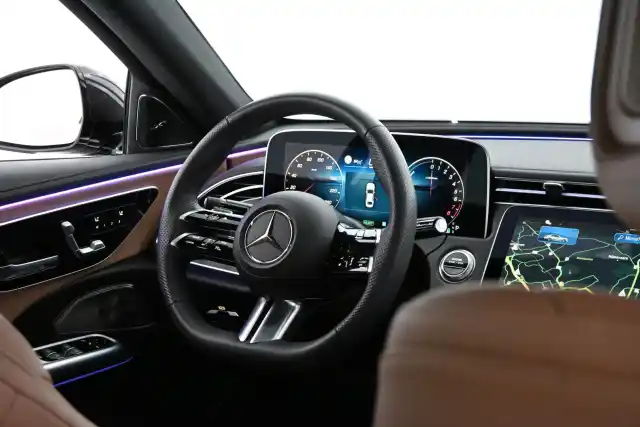 Harmaa Sedan, Mercedes-Benz E – IRK-569