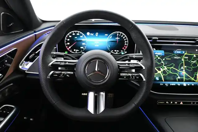 Harmaa Sedan, Mercedes-Benz E – IRK-569