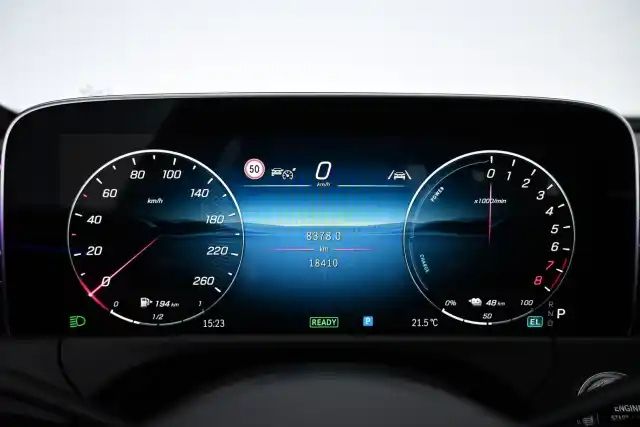 Harmaa Sedan, Mercedes-Benz E – IRK-569
