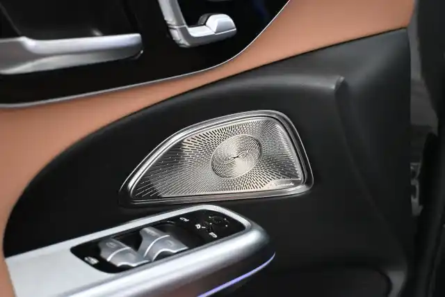 Harmaa Sedan, Mercedes-Benz E – IRK-569
